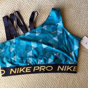 NWT Nike sports bra